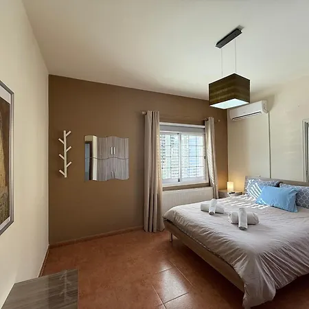 The Family House לרנקה