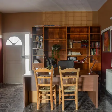 The Family House * لارنكا